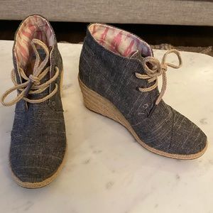 Toms wedges in gray, 6.5